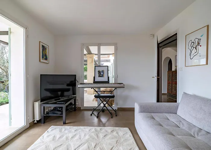 House With Pool In Montferrier-Sur-Lez Feriehus *